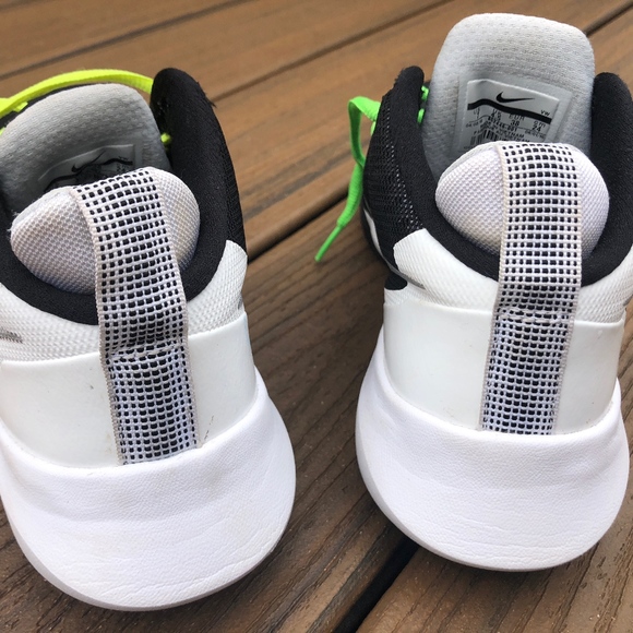 Nike Air Versitile Women's Basketball Shoes - Picture 5 of 7